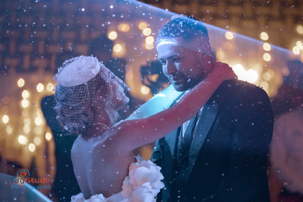 prvi ples mladenaca sa laserom kao efektom